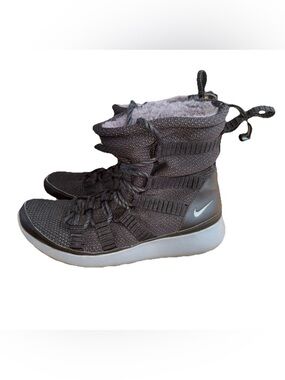 Womens size 7.5-Nike Roshe One Hi Sneaker Boots 807424-001 Faux Fur Black Gray